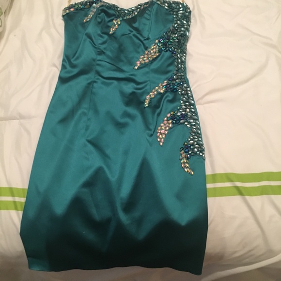 jjshouse dark green dress JP127 by Jadore Off the Shoulder Shimmer Gown with Leg Split – Confetti